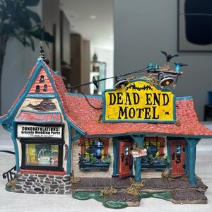 Retired 2007! Collectible Halloween decor department 56 half off or more !